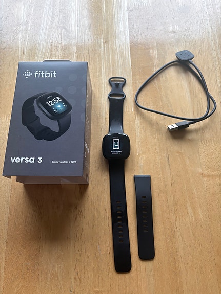 Fitbit Versa 3 älykello musta