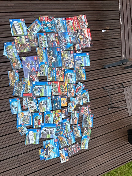 Sekalaisia legoja ja ohjekirjat
