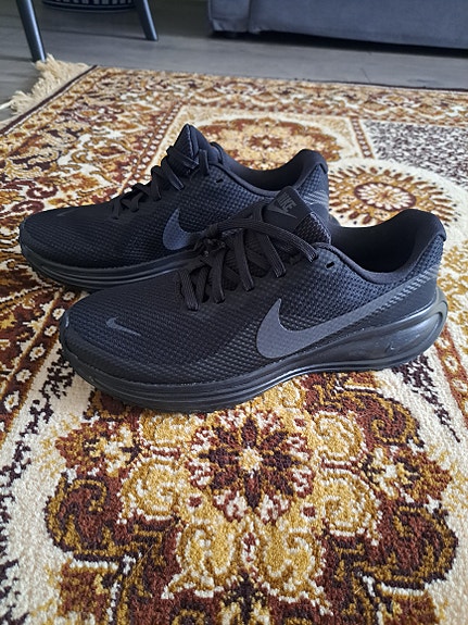 Nike Revolution 8 lenkkarit