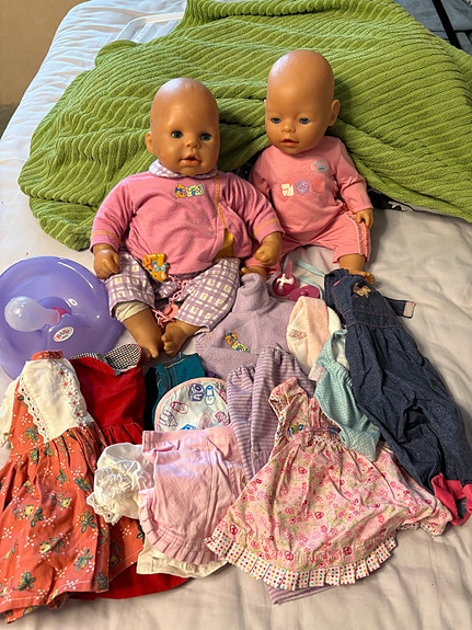 Baby Born nuket ja vaatteita