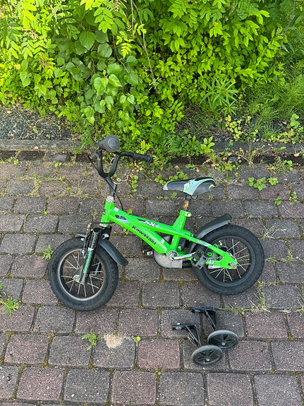 Pyörä 12 tuumaa