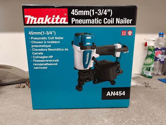 Makita AN454 huopanaulain. Kerran käytetty