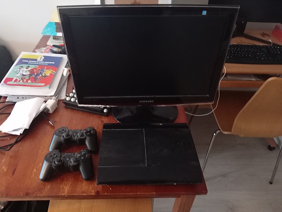 Sony PlayStation 3 pelikonsoli+näyttö