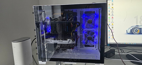 Upea valkoinen pelikone (i5 / GTX 1070 8GB / 16GB / SSD+HDD)