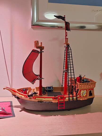 Iso Playmobil merirosvolaiva