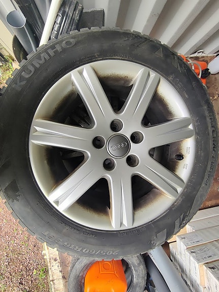 Audi 16" alkuperäiset alumiinivanteet nastarenkailla 205/60 R16