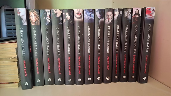 Charlaine Harris koko sarja!