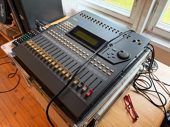 Yamaha-PA Setti ja Kuljetus Boxit!