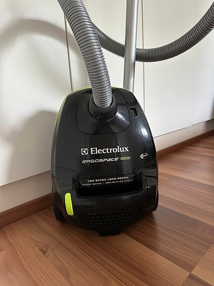 Electrolux ErgoSpace -pölynimuri myytävänä.