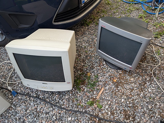 2kpl 17" crt + 2kpl pc