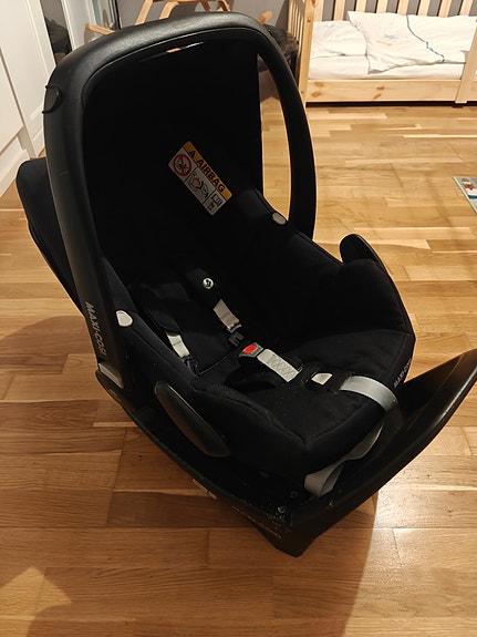 Maxi-Cosi Rock turvakaukalo + Maxi-Cosi FamilyFix 2