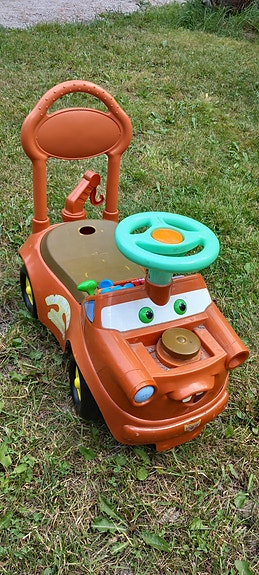 Autot-elokuvan Martti potkuauto