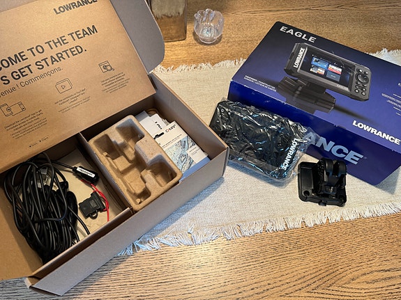 Lowrance Eagle 5 kaikuluotain + C-Map karttakortti