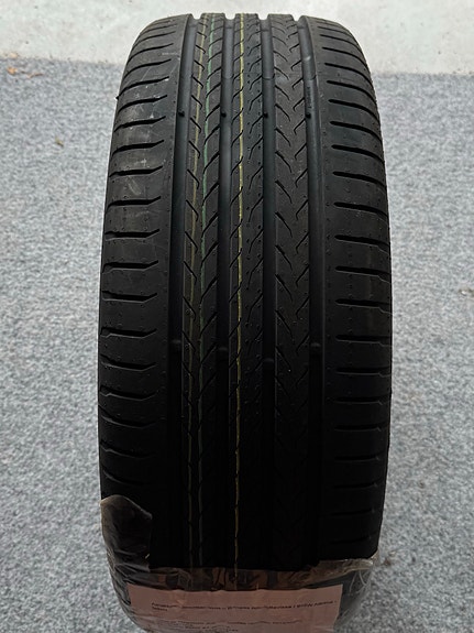 Uusi Continental 225/55x18 kesärengas