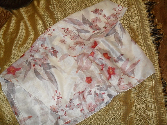 Beige huivi