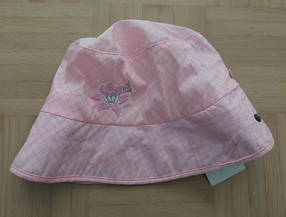 Uusi kesähattu Torstai one size (n.56 -57)