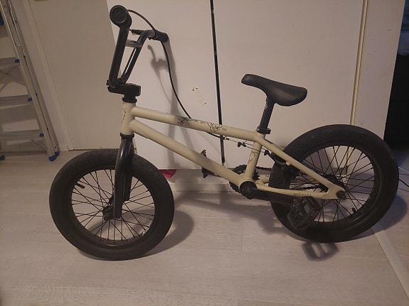 BMX Pyörä nuorelle temppuilijalle