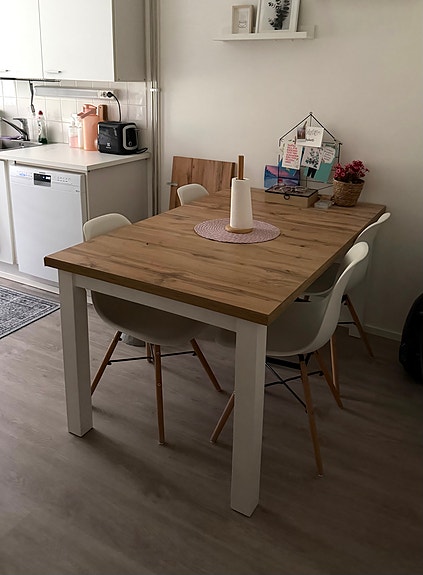 Ruokapöytä + tuolit
