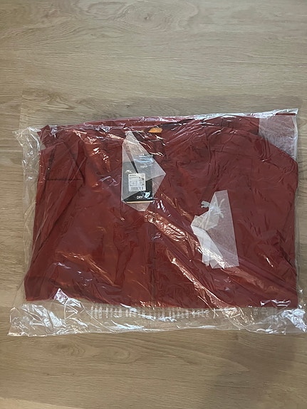 Puma uusi juoksutakki M koko punainen