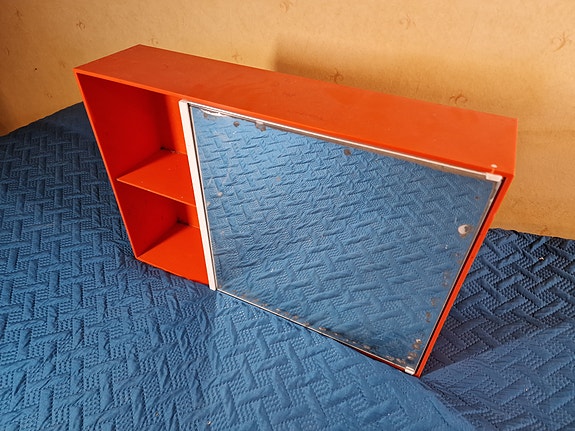 UPO Retro Muovi/Peilikaappi