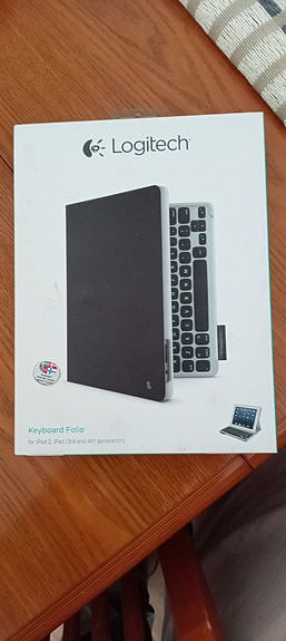 Logitech Keyboard Folio Bluetooth-näppäimistökotelo iPadille