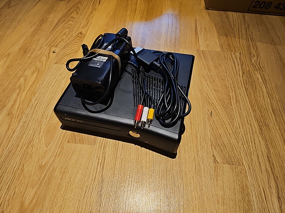 Xbox 360 s pelikonsoli musta