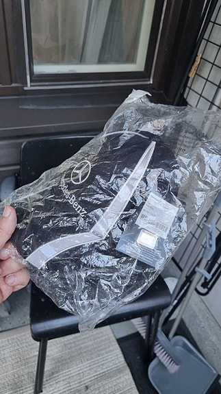 *Uusi* Mercedes Benz collection lippahattu