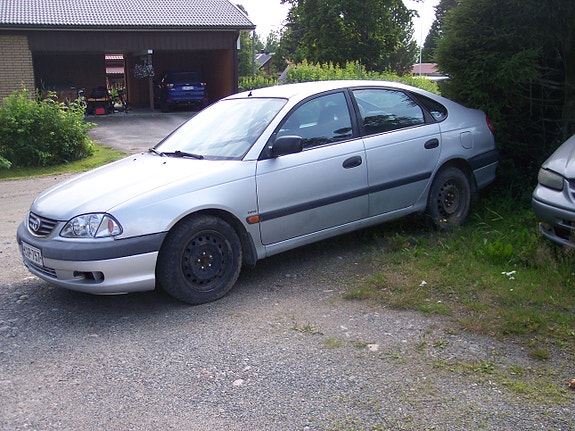 Avensis 1,6 vvti osina 2001