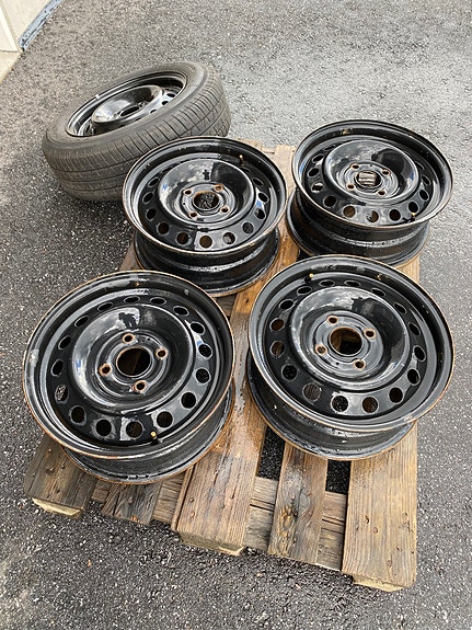 Nissan Almera peltivanteet + vararengas