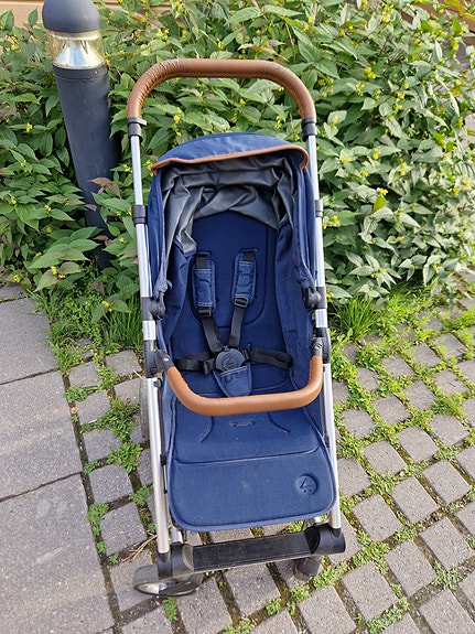 Mutsy Nexo, siniset matkarattaat