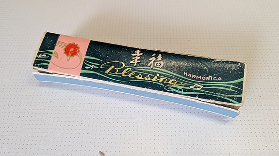 Blessing -merkkinen huuliharppu