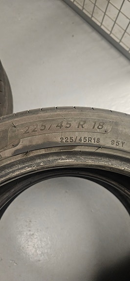kesärenkaat 245/45/18