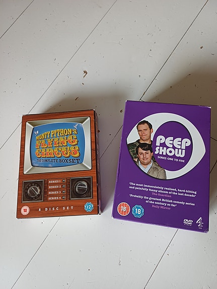 Monty Python’s Flying Circus ja Peep Show DVD-boksit
