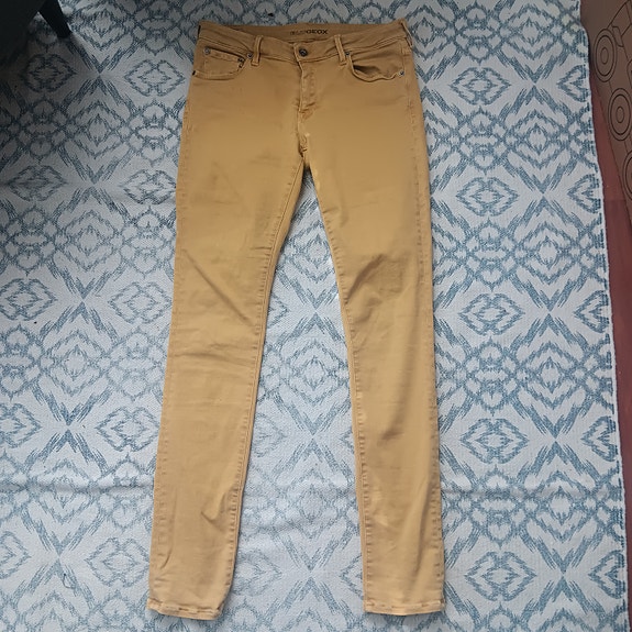 Keltaiset farkut