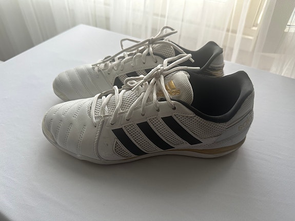 Adidas sisäpelikengät, koko 42