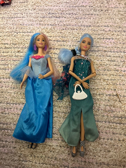 Barbie nuket iltapuvuilla
