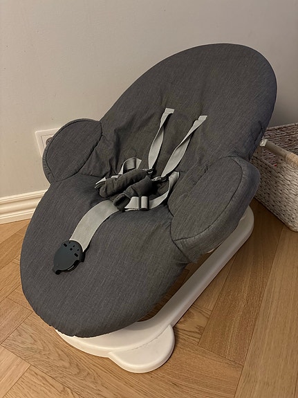 Stokke syöttötuoli / sitteri harmaa