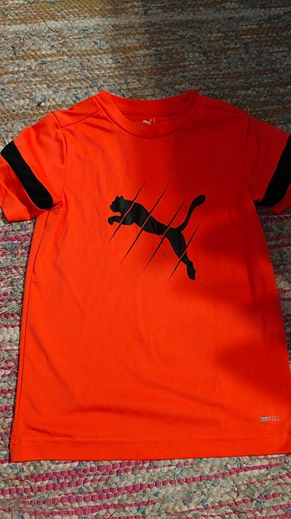 Puma urheilu T paita.