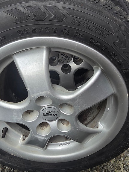 Nissan primeran alumiinivanteet.
