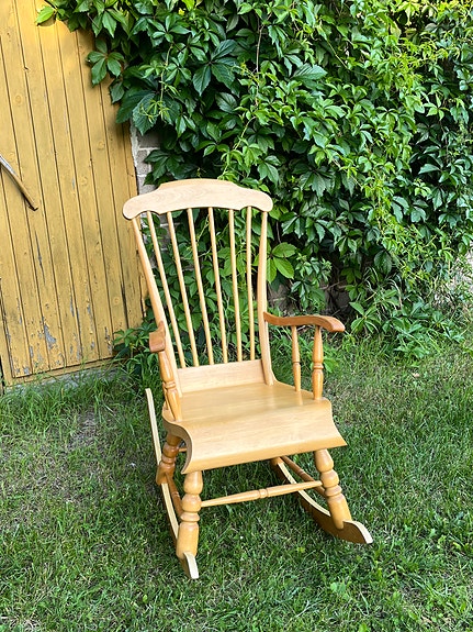 Puinen keinutuoli