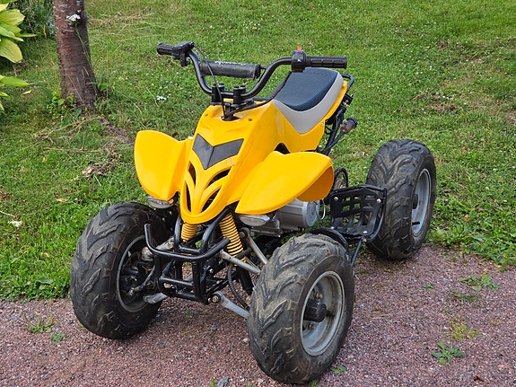 Comanche 90cc lasten/nuorten mönkijä + kypärä