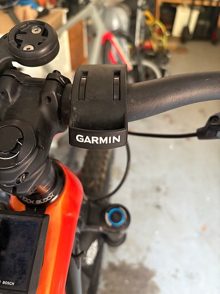 Garmin kellolle teline ohjaustankoon