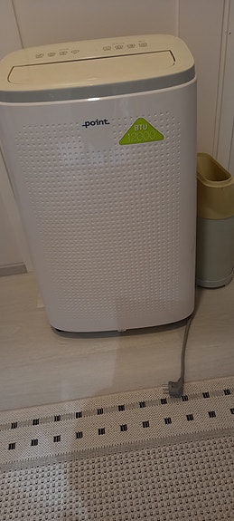 Myydään asunnon jäähdytyslaite.