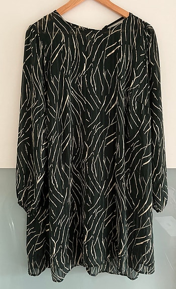 Zizzin ohut tummanvihreä juhlava mekko (koko M, vastaa XXL)