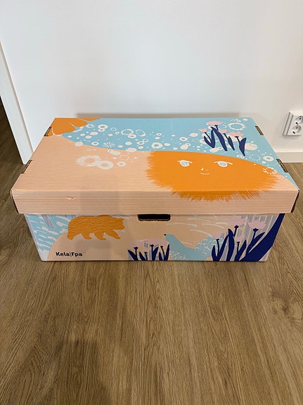 Äitiyspakkauksen laatikko + patja