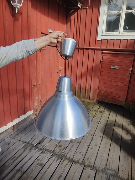 Myydään iso, metallinen kattolamppu