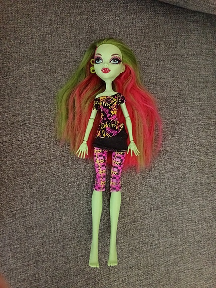Monster High nukke myytävänä