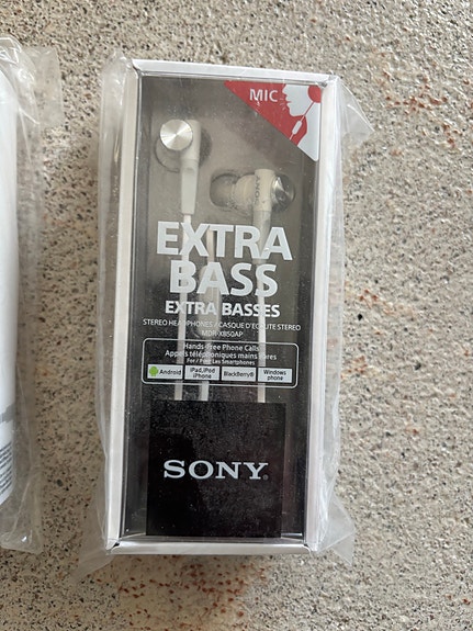 Sony Extra Bass nappikuulokkeet