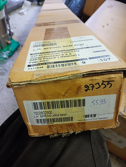 Thule joustovarsi Omnistor 9200 (vasen) 1500602500