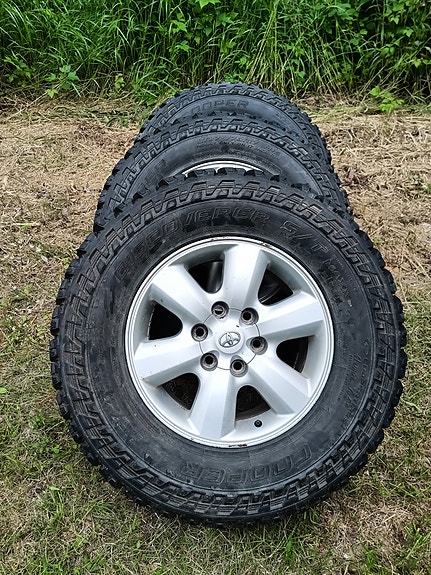 Cooper Discover STMAX maastorenkaat Toyota HILUX vanteilla 17"